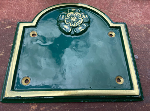 Cast iron house - cast,