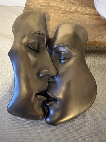 Lovers kiss plaque cold - lovers,